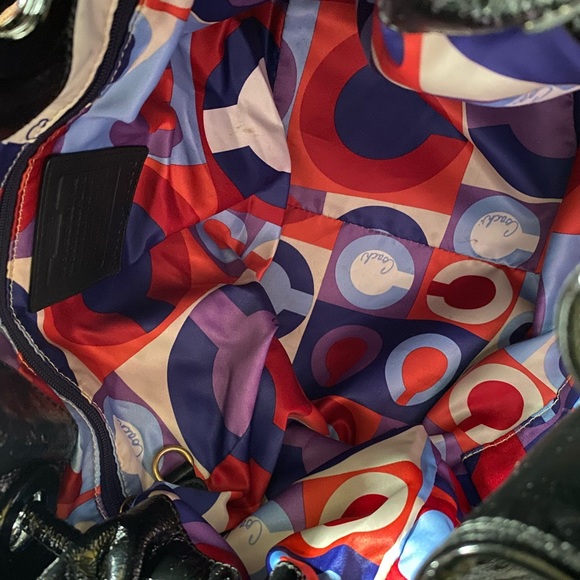 Like New Coach Black Resort Hobo Drawstring Bag in Patent Leather - Picture 5 of 11